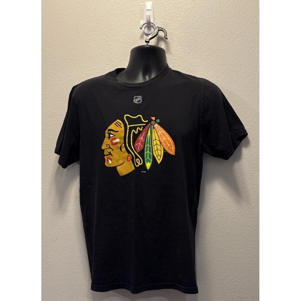 Reebok Mens Medium T Shirt ‎ Chicago Black Hawks NHL Toews 19 Short Sleeve